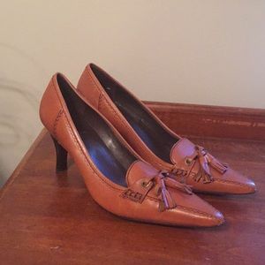Vintage circa classic pumps